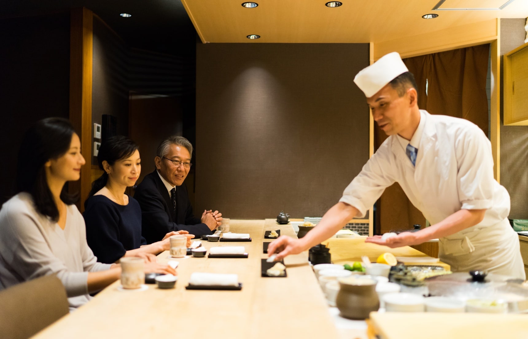 【深度日本】 人生就該享受一次無菜單料理！對料理職人完全信賴的術語「Omakase（おまかせ）」
