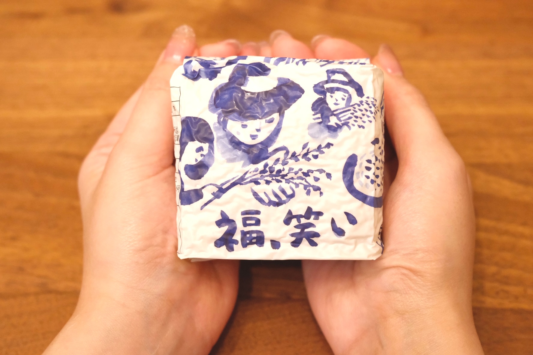 小さくて持ち運びやすい300gのキューブタイプ