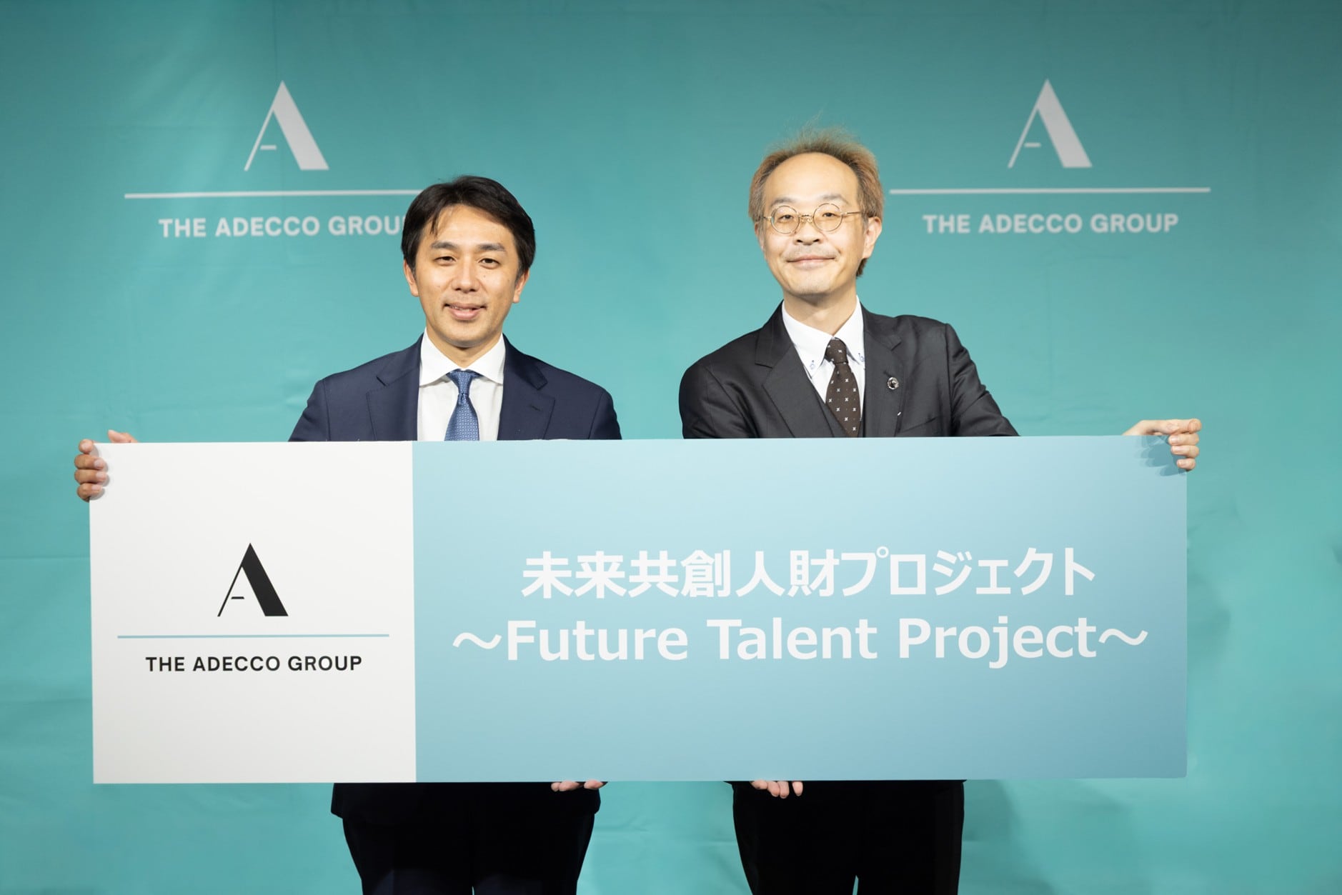 平野健二社長（左）と中西崇文教授（右）