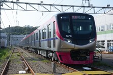 京王電鉄初の有料座席指定列車の愛称は「京王ライナー」に決定