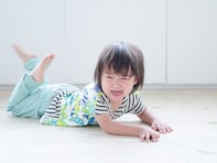 イヤイヤ期にもう限界！放置や無視はNG？「魔の2歳児」乗り越え方
