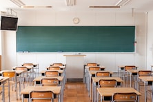 【表】学校の先生の平均年収ってどれくらい？