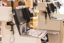 新紙幣はどこでも使える？ 券売機、レジ精算機など対応が間に合っていないケースも