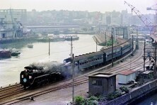 貴重な鉄道遺産に「解体の危惧」、なぜ？ 横浜・臨港貨物線の歴史とその痕跡をたどる