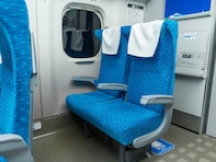 新幹線の荷物置き場で「迷惑行為」を働く人たち…なぜ勝手に置いてはいけないのに占有してしまうのか