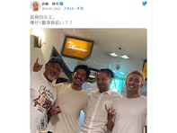 武藤敬司、坂口憲二、中邑真輔、オカダ・カズチカと“四天王”ショット！ 「これはとんでもない写真ですね！」