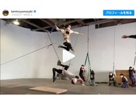 山崎賢人、『キングダム』のアクション練習オフショット動画に「努力えぐい」「世界一カッコいいです」の声