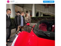 「話し合うわたしとマサ」 浜崎あゆみ、エイベックス松浦勝人会長との“オフショット”公開に大反響