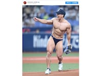 「パンツ一丁で始球式なんてステキです」横川尚隆、ムキムキボディー際立つ”ほぼ裸“で始球式！