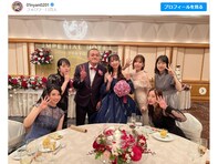 藤江れいな、カミナリまなぶと結婚の元AKB48の結婚式に参列！ 4期生大集合のレアショットに大反響