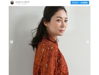 伊東美咲、穴だらけファッションで45歳でも変わらぬ美貌を披露！ 「可愛すぎて、もうフランス人形」