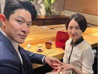 鈴木亮平＆長澤まさみ、婚約!? 左手薬指に指輪をはめる姿披露で「最高にお似合い」「なんてお似合いなんだ」