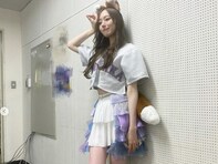 乃木坂46・梅澤美波、“きつねダンス”衣装を公開！ 「破壊力やばい」「スタイル抜群」