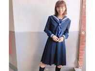 安田美沙子、美脚ちらりな貴重な40歳のミニスカ制服姿を披露！ 「めっちゃ普通に女子高生！」「高2って感じ」