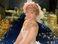 宇野実彩子、美しいドレス姿を披露！ 新曲MVのオフショットに「ほんと天使すぎます」「美しすぎます」