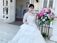 橋本環奈、純白のウエディングドレス姿を披露！ 「天使すぎる花嫁」「かわいいし顔小さすぎだって！」