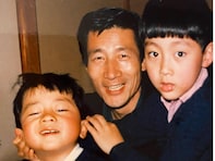 小泉進次郎氏、父・純一郎＆兄・孝太郎との貴重な幼少期ショット披露！ 「イケメン家族」「面影あるなぁ」
