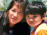 大谷翔平、24年前の母親とのツーショット写真に反響！ 「お母さんと顔一緒やん」「かわいすぎる…」 MLBが公開