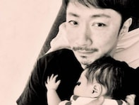 MAKIDAI、4月に生まれた次男を抱き締めるパパショット公開！ 成長した手がかわいらしい姿にほっこり