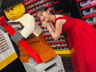 ももクロ・百田夏菜子、肩出しドレス姿披露に「赤が世界一似合う!!」と反響多数！ 「スカートの透け感が素敵」