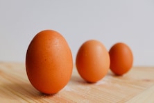 卵のMサイズとLサイズはどう違う？ どっちの方がお得？ 品薄状態の今知っておきたい「卵の選び方」