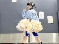 あの、個性的ファッションで美脚を披露！ 「ズボンのチョイスじわるw」「その衣装似合うの世界であのちゃんだけ」