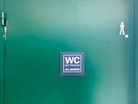 ヨーロッパのジェンダーレストイレ最新事情！ 「小便器は差別の象徴だ」と炎上する展開も？