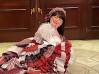 「伝説のドレス」峯岸みなみ、アイドル時代の巨大ドレス姿に「ほんとに思い出深いなぁ」「このドレス1番好き」の声