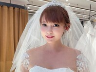 「ギガント美しす」中川翔子、結婚指輪？ 輝くウエディングドレス姿を公開！ 「実写版ディズニープリンセスみたい」