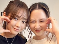 桐谷美玲、河北麻友子とおそろいコーデで密着ツーショット！ 「顔似てる」「こんなに可愛すぎるママ達居ません」