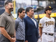 ダルビッシュ有、野茂英雄と集合ショット！ レジェンド2人が並ぶ姿に「本当に凄い」「感慨深過ぎ」の声