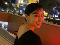 浅田舞、美背中際立つラスベガスショット公開！ 「ベガスの美しさに負けてない」「夜景より綺麗」