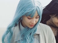 広瀬すず、別人級の青髪ショットが「ほんまに別格」と話題に！ 「本当にこの世界に存在してるの…？」