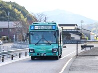 2023年8月末開業「BRTひこぼしライン」乗車リポ！ 列車からバスに対面で乗り換え、線路跡の専用道へ