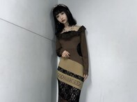 「スタイル良すぎ」荻野由佳、“人形みたい”なワンピース姿で圧巻スタイル披露！ 「クレオパトラや」