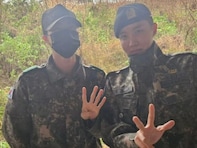 BTS・ジン、J-HOPEとの軍服ショットに「もうすっかり逞しい」「オシャレ」と反響！