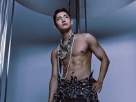 「彫刻のよう」東方神起・チャンミン、バキバキの腹筋を披露！ 「完璧に仕上がってますね」