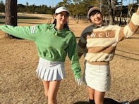永尾まりや、美女ゴルファーと美脚際立つ超ミニスカショット公開！ ゴルフ番組のオフショット