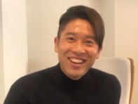 「短髪サイコー」元サッカー日本代表・内田篤人、刈り上げ新ヘアに称賛の声！ 「イメチェンしたね」