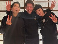 岡田義徳、懐かしの『木更津キャッツアイ』ショットを公開！ 「無敵の3人」「木更津最強メンバー」