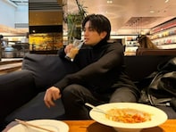「羨ましいです」中島健人、マネージャーとの“カフェデート”ショットに反響！ 「ニヤニヤ止まらん」
