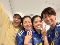 元なでしこ岩渕真奈、パリ五輪決定のサッカー日本女子代表を祝福！ 熊谷紗希らとの集合ショット