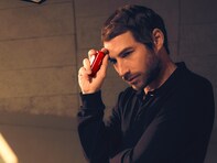 「Ploom」から、”感性を解き放つ、特別な赤”を表現したデバイスが登場