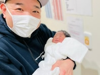 内山信二、”パパにそっくり“な第2子女児の出産を報告！ 「めっちゃおめでとう」「こっちまで幸せ」