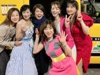 松本明子、往年のアイドル大集合ショットに「ミニスカートで頑張ってる」「いつまでも、みんな可愛い」