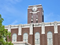 関西の高校生が選ぶ「就職に有利なイメージの大学」ランキング！ 2位「京都大学」、1位は？