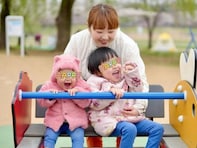 柳原可奈子、脳性まひの長女＆次女とのお花見ショットに「お子さん達の笑顔最高です」「素敵過ぎる」反響