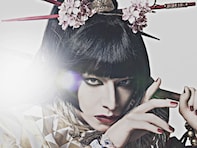 生田斗真、美しいメイク姿に「広瀬すずじゃん」と自画自賛！ 「似てる」「妖艶でございます」