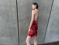 ラグビー日本代表の妻・稲垣貴子、美背中丸見え＆美脚あらわなドレス姿を披露！ 「カッコいいしかわいい」