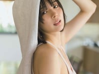 「役満ボディしゅき」岡田紗佳、写真集先行ショットで横乳あらわに！ 「まじエロい」「抱きしめたい」